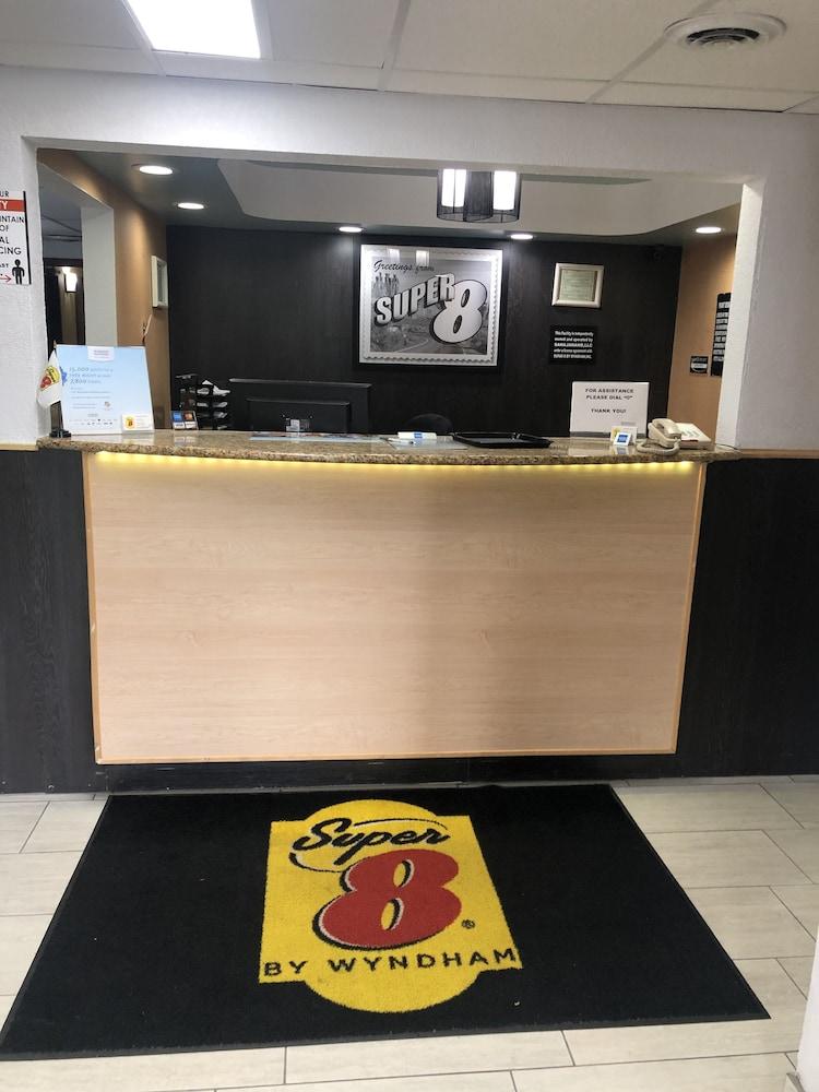 Super 8 By Wyndham Plover Stevens Point Area Buitenkant foto